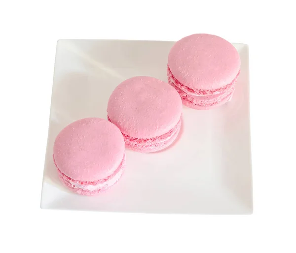 Macarrones dulces rosados, francés tradicional, crema, plato blanco — Foto de Stock
