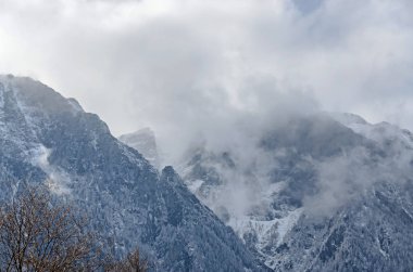 Karpatlar dağlar, Bucegi aralığıyla Caraiman üst çapraz