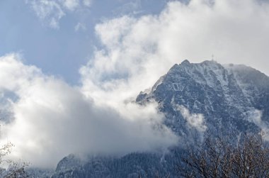 Karpatlar dağlar, Bucegi aralığıyla Caraiman üst çapraz