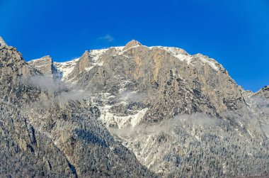 Kar Karpat Dağları, Bucegi dağ silsilesi, bulutlar,