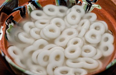 Mucenici, sekiz şekli olarak adlandırılan Romence geleneksel gıda