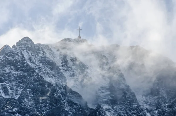Carpathians Mountains, Bucegi  range with Cross in top of Caraiman — Stock Photo, Image