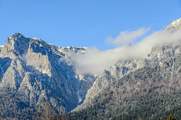 Карпатські гори, Bucegi з Caraiman пік, хмари — стокове фото