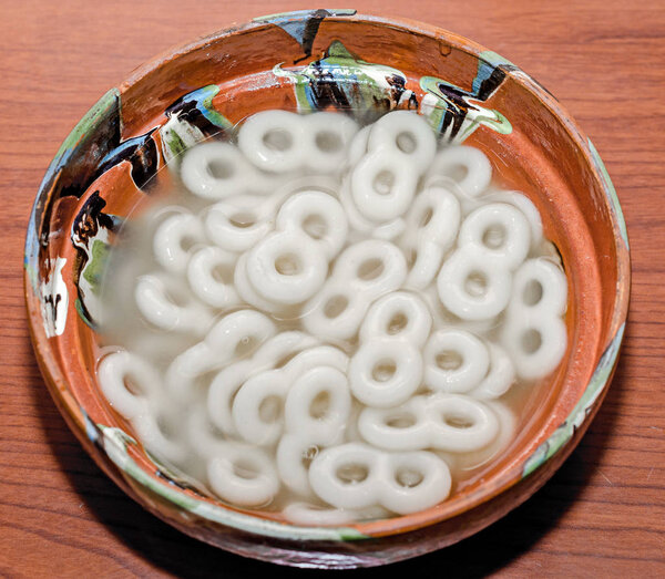 Румынская традиционная кухня под названием Mucenici, восемь форм
