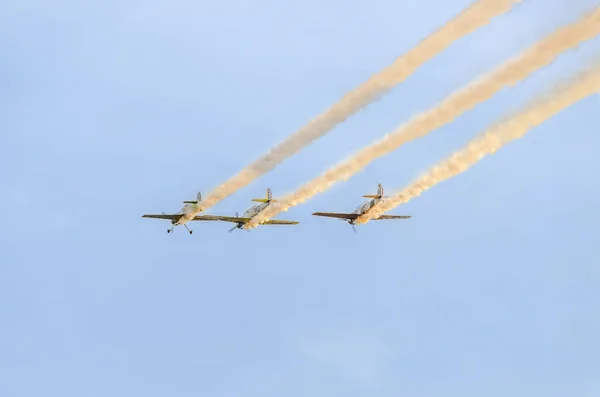 Пілотажних пілотів, заняття в Синє небо — стокове фото