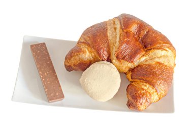 Kahverengi kruvasan tereyağı, çikolata, kahve acıbadem kurabiyesi