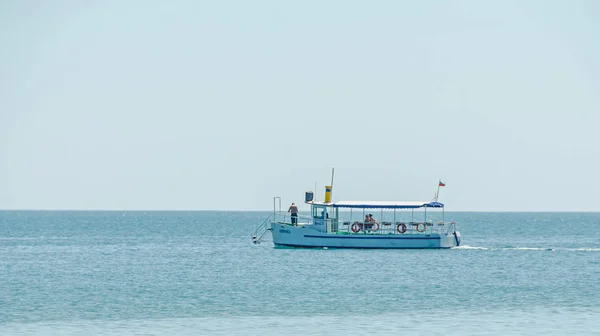 ALBENA, BULGÁRIA - JUNHO 15, 2016. Barco recreativo, barco à vela — Fotografia de Stock