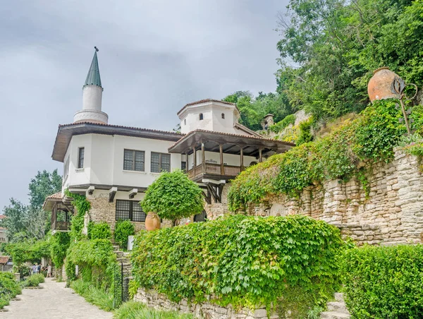 Balchik, Bulgarije - 19 juni 2016. Het paleis van Balchik (kasteel) — Stockfoto