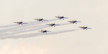 Onların renkli uçaklar ile Romanya Hawks takım pilotlar