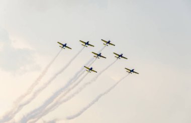 Onların renkli uçaklar ile Romanya Hawks takım pilotlar