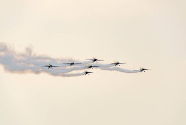 Onların renkli uçaklar ile Romanya Hawks takım pilotlar