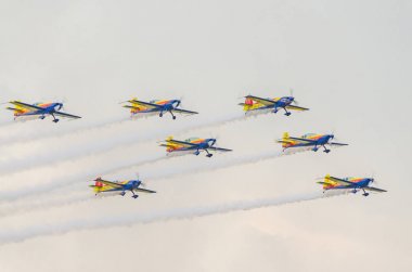 Onların renkli uçaklar ile Romanya Hawks takım pilotlar
