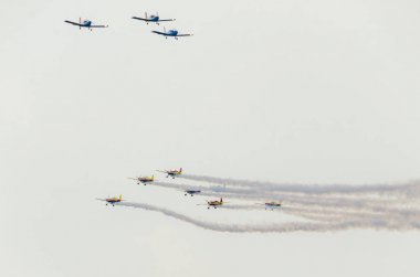 Onların renkli uçaklar ile Romanya Hawks takım pilotlar