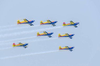 Onların renkli uçaklar ile Romanya Hawks takım pilotlar