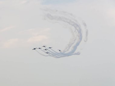 Onların renkli uçaklar ile Romanya Hawks takım pilotlar