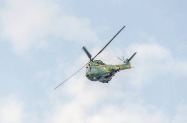  Sky, dublör akrobasi uçan Iar Puma elicopter