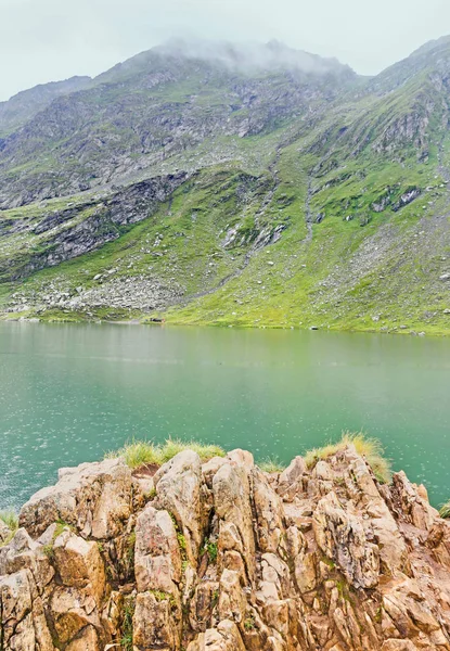 Balea Lake Gletschersee auf 2034m Höhe in den Fagaras — Stockfoto