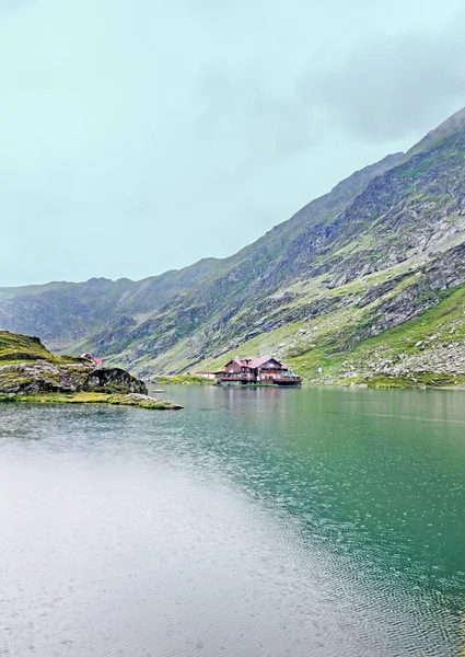 Balea Lake Gletschersee auf 2034m Höhe in den Fagaras — Stockfoto