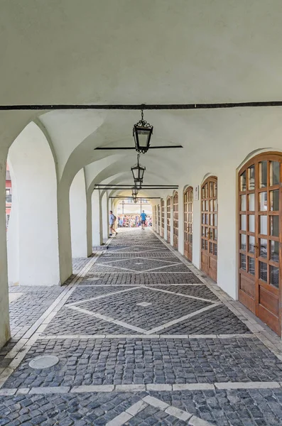 Street near downtown of the city with vintage lamps and old paving — Stock Photo, Image