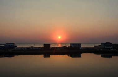 Deniz, kum ve temiz su, Karadeniz kıyı Sunrise