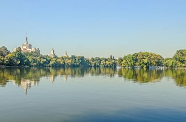 Herastrau Park in ev Free Press - Casa Presei görünümünden