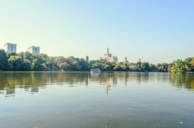 Herastrau Park in ev Free Press - Casa Presei görünümünden