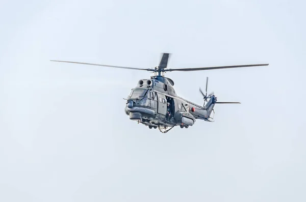 Aerobatic elicopter pilots training in the sky of the city. Puma elicopter, navy, army drill. — Stock Photo, Image