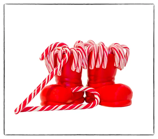 Santa czerwone buty z laski cukierki, Zamknij, izolowane — Zdjęcie stockowe