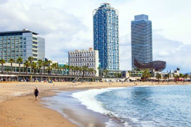 Barcelona, İspanya - 1 Mayıs 2012. Barceloneta plaj ziyaret.