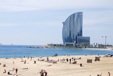 Barcelona, İspanya - 1 Mayıs 2012. Barceloneta plaj ziyaret, 