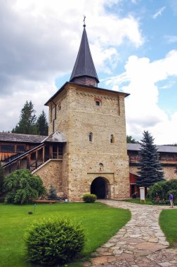 Moldova, Romanya - 4 Temmuz 2014. Manastır Sucevita ziyaret etti