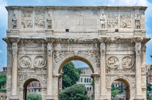 Roma, 12 de julho de 2013 Visitando o Arco do Imperador Constantino — Fotografia de Stock