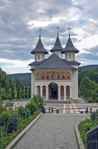 MOLDOVA, ROMANIA - JULY 4,  2014. Visiting the Monastery Sihastria — Stock Photo, Image