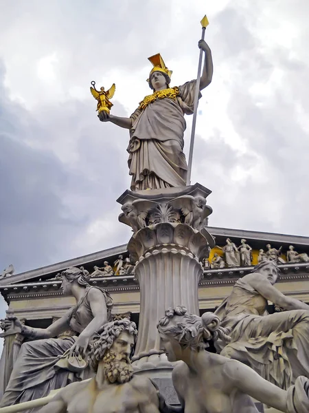 Oostenrijk, Wenen - mei 8, 2012. Een bezoek aan het stadhuis van Wenen — Stockfoto