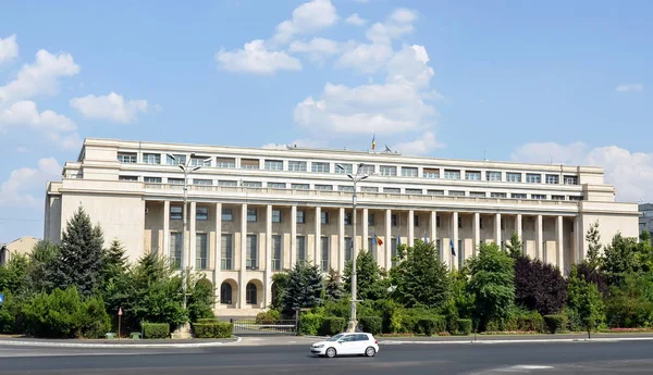 Bukareszt, Rumunia - 4 sierpnia 2012. Zwiedzanie Victoria Palace. — Zdjęcie stockowe