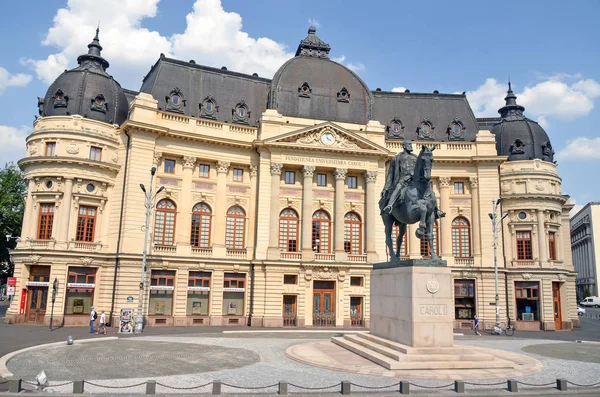 Visite de la statue et du bâtiment de la fondation de Carol la première . — Photo