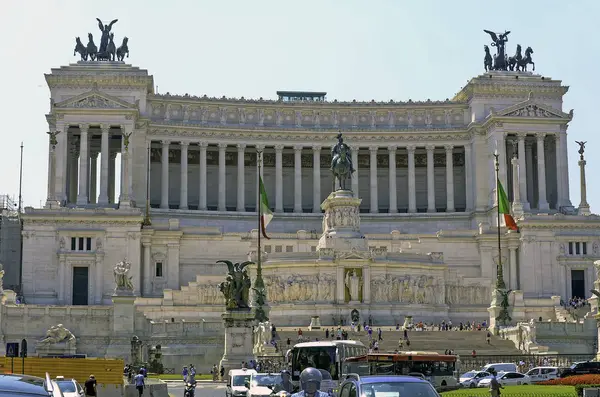 ヴェネツィア広場を訪問します。ヴィクトル ・ エマニュエルの記念碑の詳細 — ストック写真