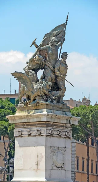 Een bezoek aan het plein Venezia. Detail van het Monument van Victor Emanuel Ii — Stockfoto