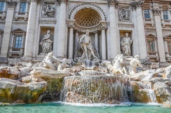 Rome, Italië-7 juli 2013. De Fontana di Trevi. — Stockfoto