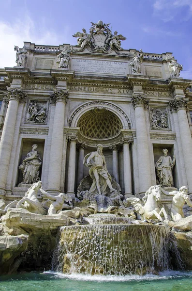 Rome, Italië-7 juli 2013. De Fontana di Trevi. — Stockfoto