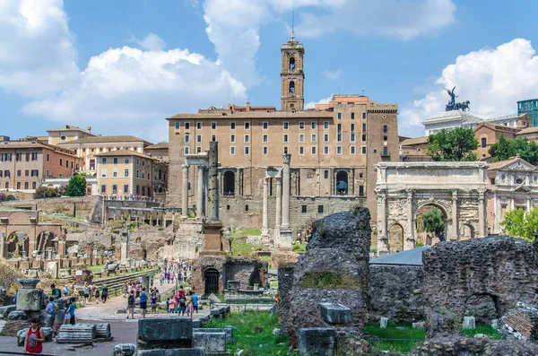 ROMA - 12 LUGLIO 2013. Il Foro Romano, dettaglio delle rovine — Foto Stock