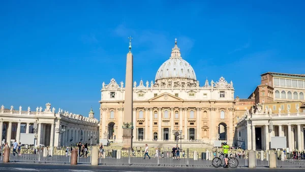 Rome, Italy - July 12, 2013. Vatican City, Saint Peter's Church, — Stock Photo, Image