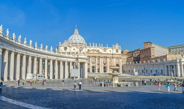 Rome, Italy - July 12, 2013. Vatican City, Saint Peter's Church, — Stock Photo, Image