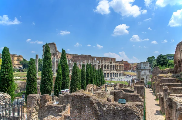 ROMA - 12 LUGLIO 2013. Il Foro Romano, dettaglio delle rovine — Foto Stock