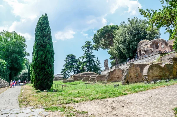 ROMA - 12 LUGLIO 2013. Il Foro Romano, dettaglio delle rovine — Foto Stock