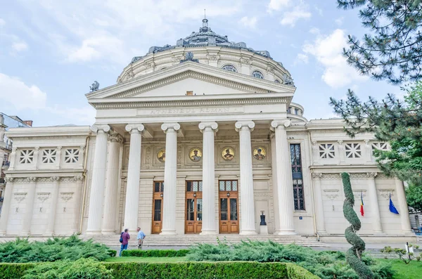 建物は「Ateneul ローマ」と呼ばれます。ルーマニア図書館。Coupola の詳細. — ストック写真
