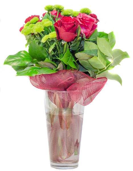 Kırmızı gül çiçekler çiçek düzenleme, buket, saydam vazo — Stok fotoğraf