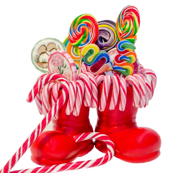圣诞老人的红靴子，鞋用彩色的甜棒棒糖，糖果 — 图库照片
