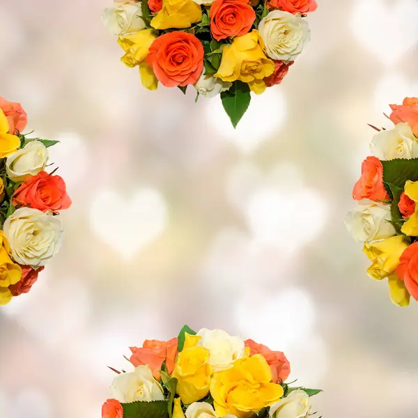 Flores rosas blancas, naranjas y amarillas, detalles, de cerca. Rosas de San Valentín . — Foto de Stock