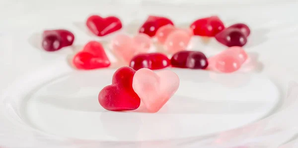 Colored (pink, red and orange), transparent heart shape jellies — Stock Photo, Image